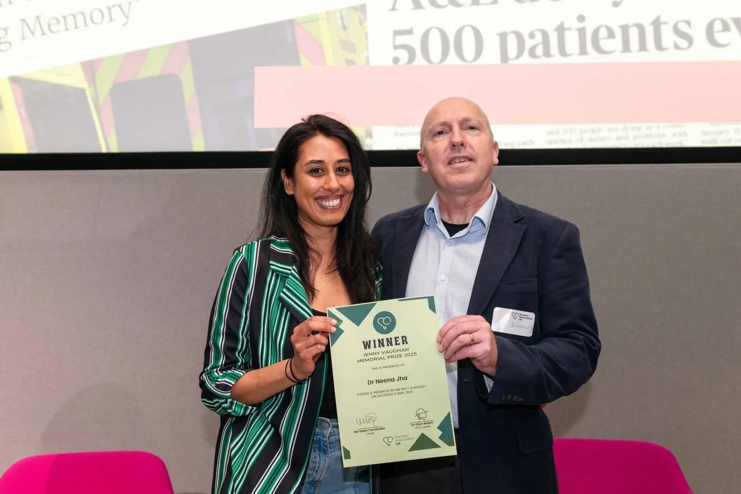 Dr Neena Jha receives her Jenny Vaughan Memorial Prize from Jenny's husband, Dr Matt Dunckley.