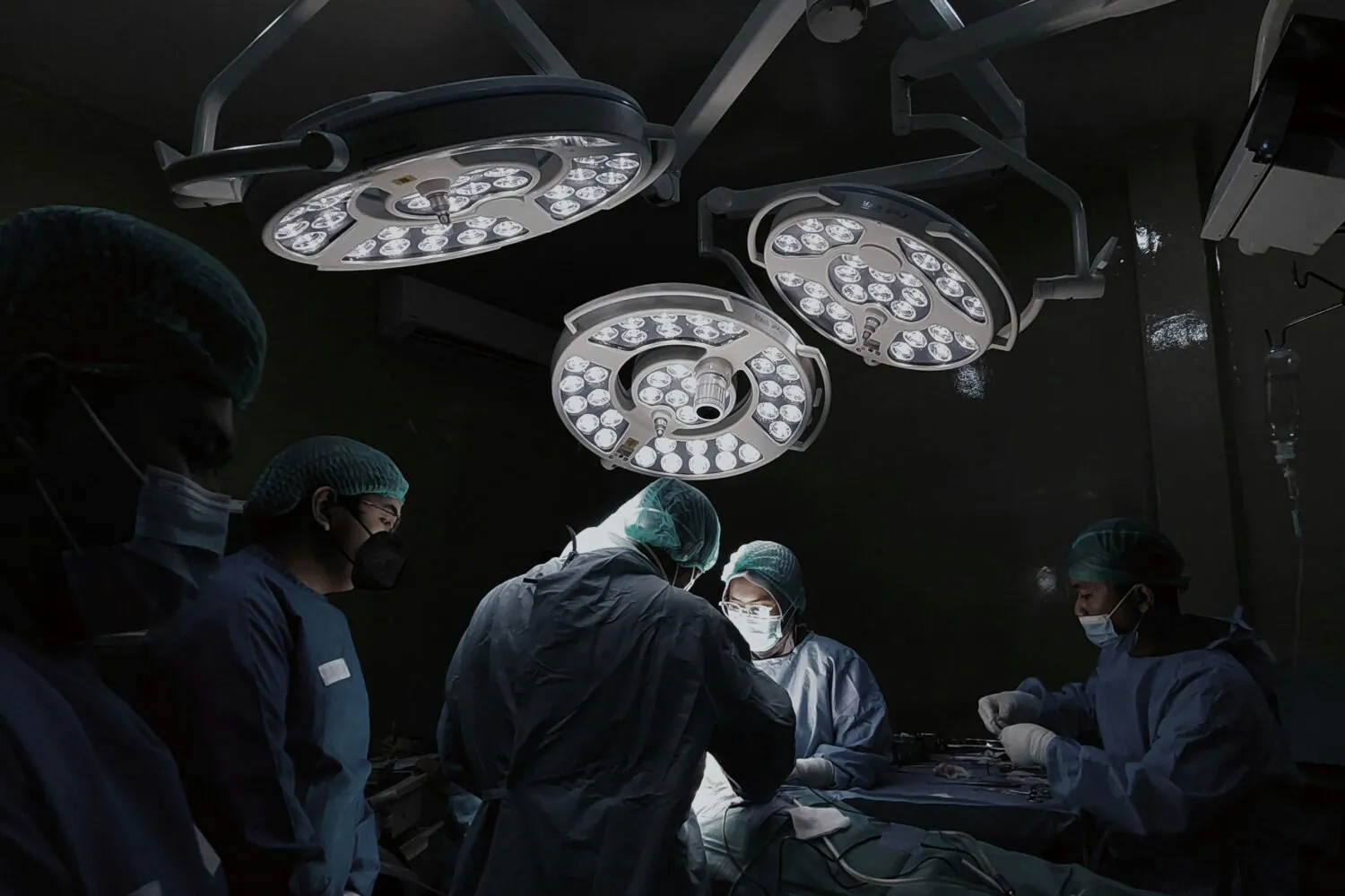 Surgeons working beneath bright surgical light. DAUK has condemned sexist stereotypes in surgery perpetuated in a national newspaper article.
