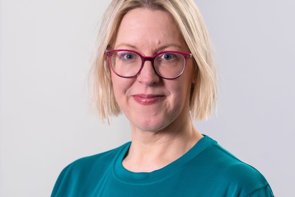 Head and shoulders photo of Dr Ellen Welch, DAUK co-chair